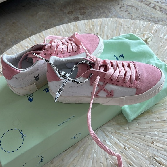 Off-WHITE BRAND NWT low vulcanized canvas suede white pink nwt - Picture 2 of 9